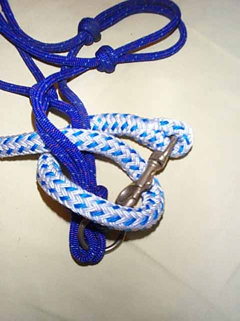 Uiteinde 1x rond, onder de leadrope doorhalen